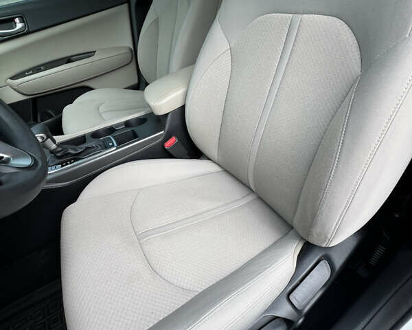 Білий Кіа Оптіма, об'ємом двигуна 2.4 л та пробігом 124 тис. км за 12100 $, фото 11 на Automoto.ua