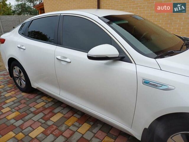 Киа Оптима 2016 в Черноморске (Ильичевске) на Automoto.ua Белый Киа Оптима, объемом двигателя 2 л и пробегом 140 тыс. км за 13000 $, фото 2 на Automoto.ua