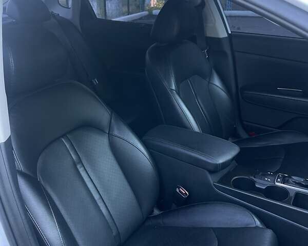 Білий Кіа Оптіма, об'ємом двигуна 2.36 л та пробігом 211 тис. км за 11450 $, фото 12 на Automoto.ua