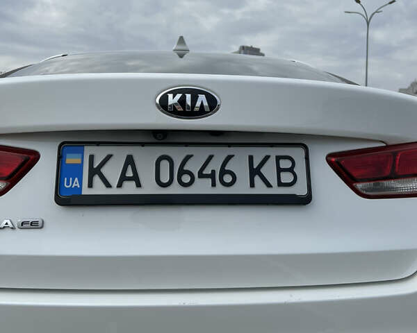 Білий Кіа Оптіма, об'ємом двигуна 2.4 л та пробігом 124 тис. км за 12100 $, фото 6 на Automoto.ua