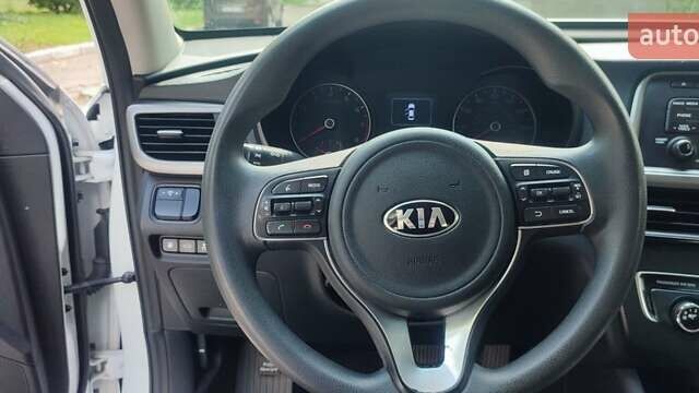 Белый Киа Оптима, объемом двигателя 2.4 л и пробегом 150 тыс. км за 12300 $, фото 2 на Automoto.ua