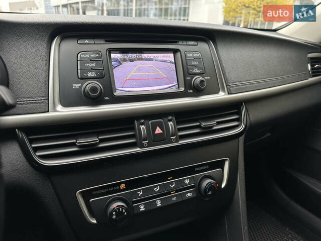 Білий Кіа Оптіма, об'ємом двигуна 2.36 л та пробігом 153 тис. км за 9500 $, фото 35 на Automoto.ua