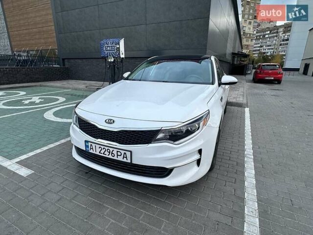 Киа Оптима 2016 в Киеве на Automoto.ua Белый Киа Оптима, объемом двигателя 2.4 л и пробегом 100 тыс. км за 11400 $, фото 2 на Automoto.ua