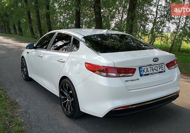 Белый Киа Оптима, объемом двигателя 2.4 л и пробегом 140 тыс. км за 12550 $, фото 9 на Automoto.ua