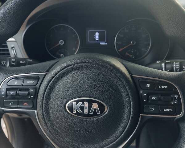 Білий Кіа Оптіма, об'ємом двигуна 2.36 л та пробігом 120 тис. км за 10300 $, фото 9 на Automoto.ua