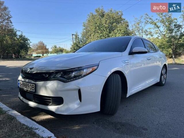 Білий Кіа Оптіма, об'ємом двигуна 2 л та пробігом 120 тис. км за 18000 $, фото 3 на Automoto.ua