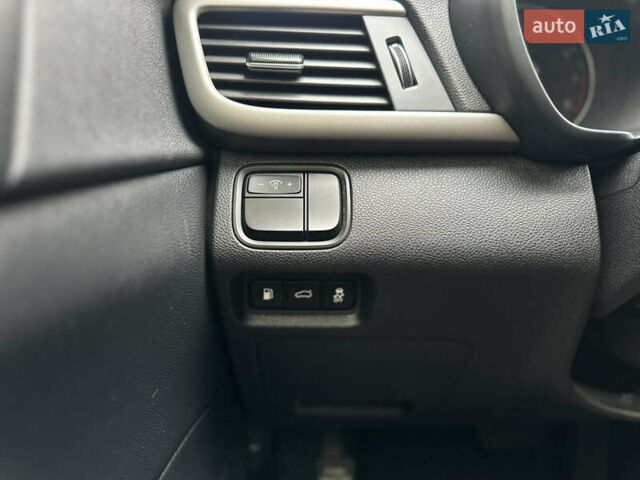 Білий Кіа Оптіма, об'ємом двигуна 2.36 л та пробігом 153 тис. км за 9500 $, фото 32 на Automoto.ua