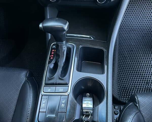 Білий Кіа Оптіма, об'ємом двигуна 2.36 л та пробігом 211 тис. км за 11450 $, фото 15 на Automoto.ua