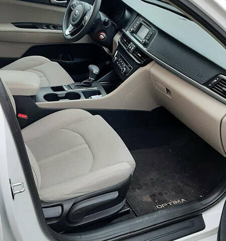 Белый Киа Оптима, объемом двигателя 2.36 л и пробегом 140 тыс. км за 11300 $, фото 11 на Automoto.ua