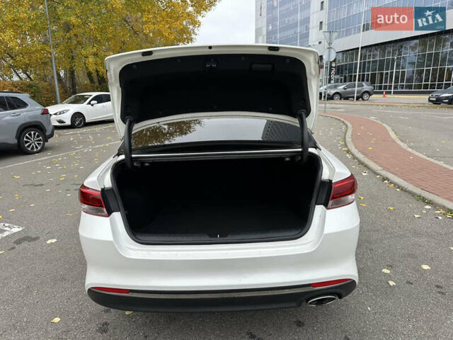 Білий Кіа Оптіма, об'ємом двигуна 2.36 л та пробігом 153 тис. км за 9500 $, фото 42 на Automoto.ua