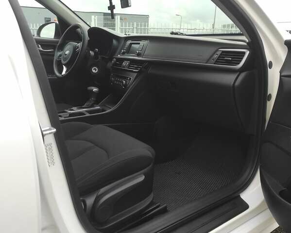 Белый Киа Оптима, объемом двигателя 2.36 л и пробегом 52 тыс. км за 13000 $, фото 2 на Automoto.ua