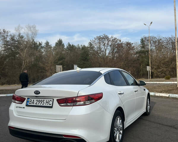 Белый Киа Оптима, объемом двигателя 2.36 л и пробегом 130 тыс. км за 10200 $, фото 4 на Automoto.ua