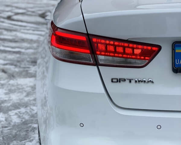 Білий Кіа Оптіма, об'ємом двигуна 2.4 л та пробігом 160 тис. км за 13000 $, фото 14 на Automoto.ua