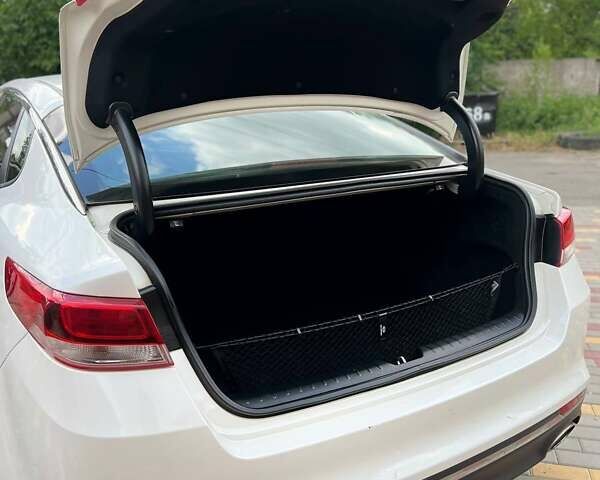 Белый Киа Оптима, объемом двигателя 2.36 л и пробегом 118 тыс. км за 10700 $, фото 10 на Automoto.ua