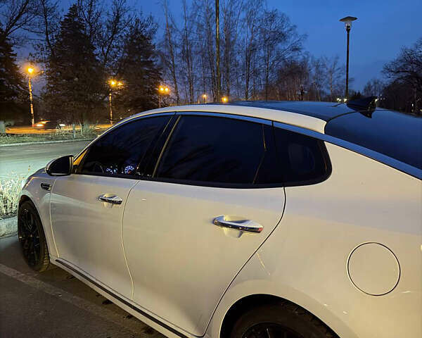 Белый Киа Оптима, объемом двигателя 2 л и пробегом 166 тыс. км за 15000 $, фото 2 на Automoto.ua