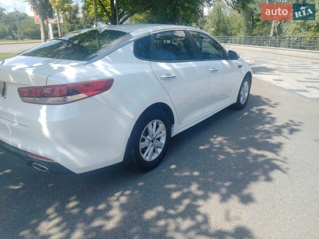 Білий Кіа Оптіма, об'ємом двигуна 2.36 л та пробігом 208 тис. км за 8900 $, фото 5 на Automoto.ua