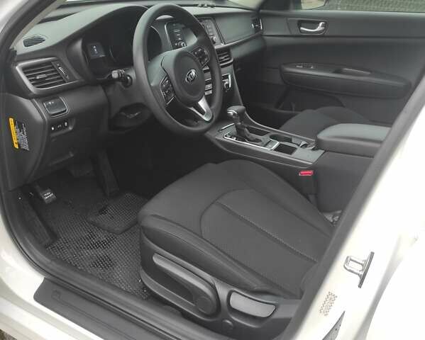 Белый Киа Оптима, объемом двигателя 2.36 л и пробегом 52 тыс. км за 13000 $, фото 5 на Automoto.ua