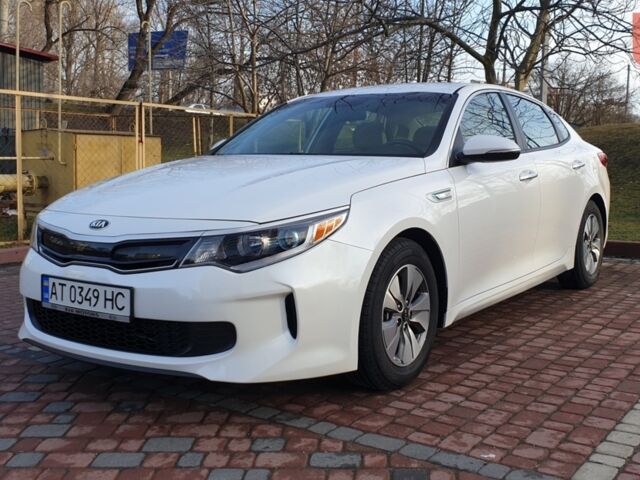 Білий Кіа Оптіма, об'ємом двигуна 2 л та пробігом 65 тис. км за 17000 $, фото 1 на Automoto.ua