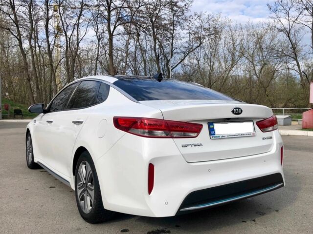 Білий Кіа Оптіма, об'ємом двигуна 2 л та пробігом 125 тис. км за 16700 $, фото 6 на Automoto.ua