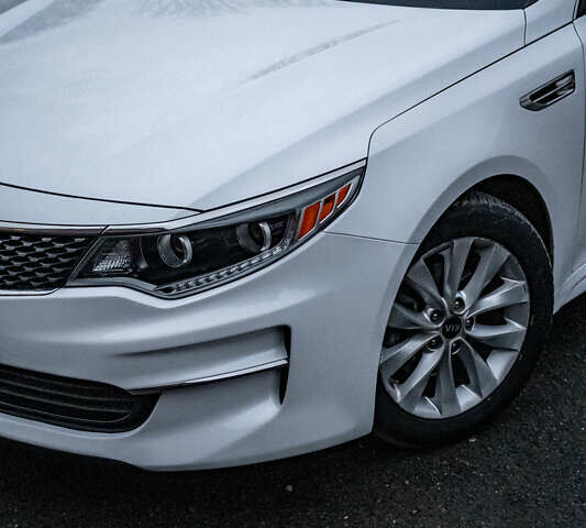 Белый Киа Оптима, объемом двигателя 2.4 л и пробегом 160 тыс. км за 13000 $, фото 3 на Automoto.ua