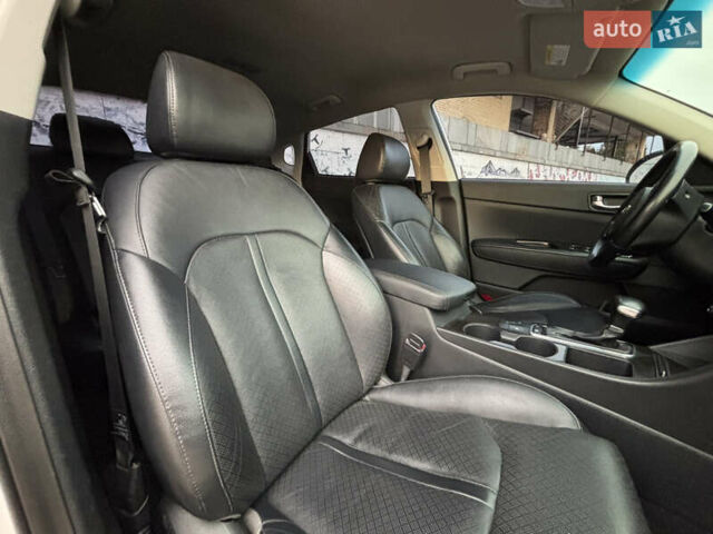 Белый Киа Оптима, объемом двигателя 2.36 л и пробегом 190 тыс. км за 12200 $, фото 21 на Automoto.ua