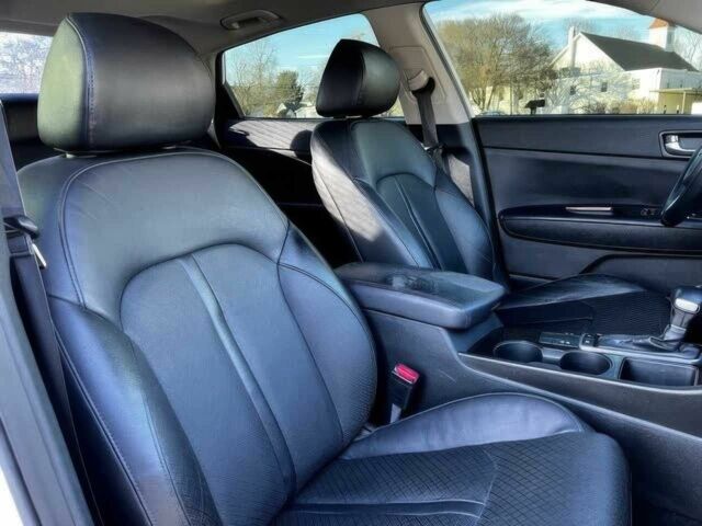 Белый Киа Оптима, объемом двигателя 2.4 л и пробегом 74 тыс. км за 2250 $, фото 8 на Automoto.ua