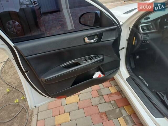 Киа Оптима 2016 в Черноморске (Ильичевске) на Automoto.ua Белый Киа Оптима, объемом двигателя 2 л и пробегом 140 тыс. км за 13000 $, фото 16 на Automoto.ua