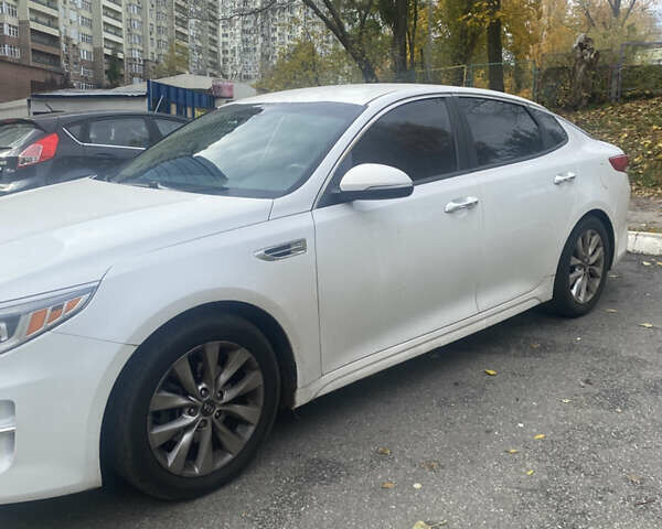 Киа Оптима 2017 в Киеве на Automoto.ua Белый Киа Оптима, объемом двигателя 2.36 л и пробегом 242 тыс. км за 8800 $, фото 3 на Automoto.ua