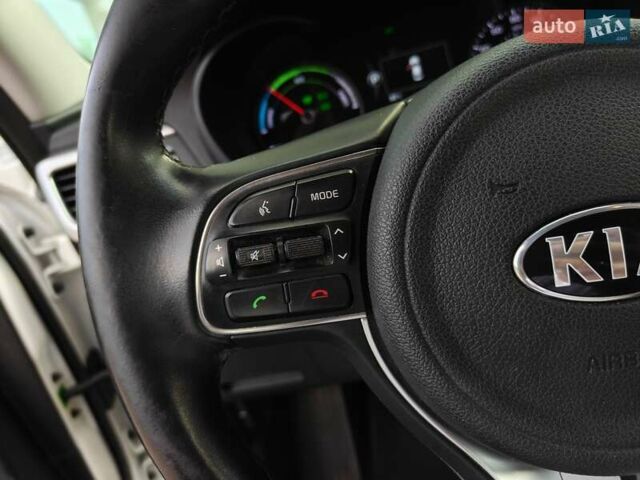 Белый Киа Оптима, объемом двигателя 2 л и пробегом 130 тыс. км за 16000 $, фото 8 на Automoto.ua