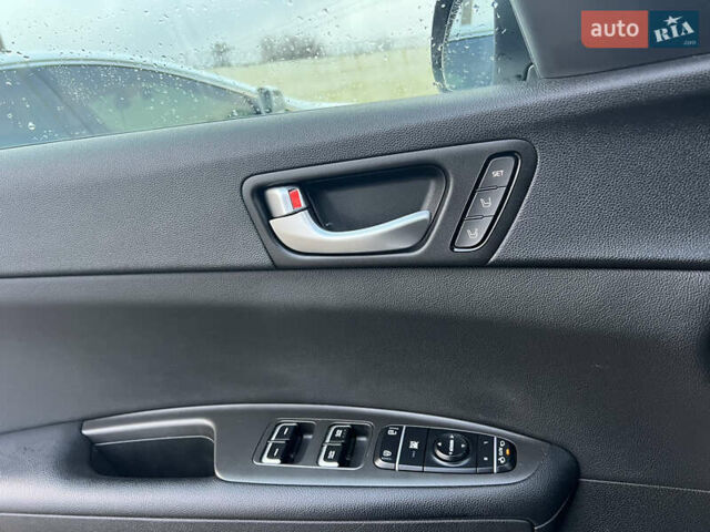 Білий Кіа Оптіма, об'ємом двигуна 2.36 л та пробігом 68 тис. км за 11500 $, фото 14 на Automoto.ua