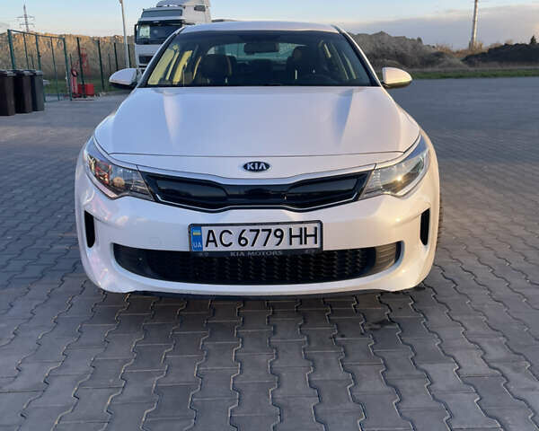 Белый Киа Оптима, объемом двигателя 2 л и пробегом 185 тыс. км за 15000 $, фото 1 на Automoto.ua