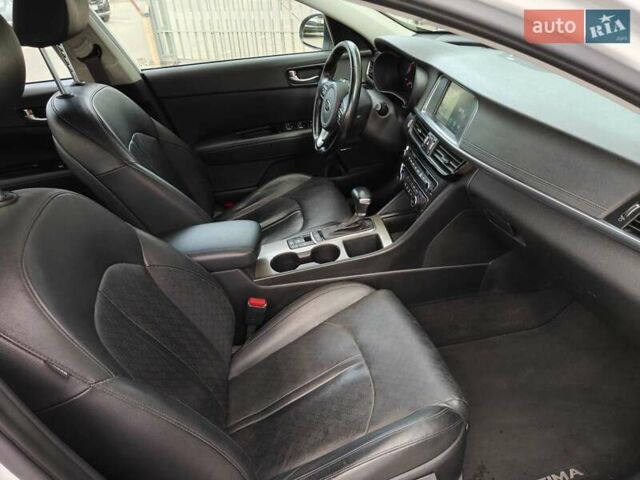 Белый Киа Оптима, объемом двигателя 2 л и пробегом 130 тыс. км за 16000 $, фото 14 на Automoto.ua