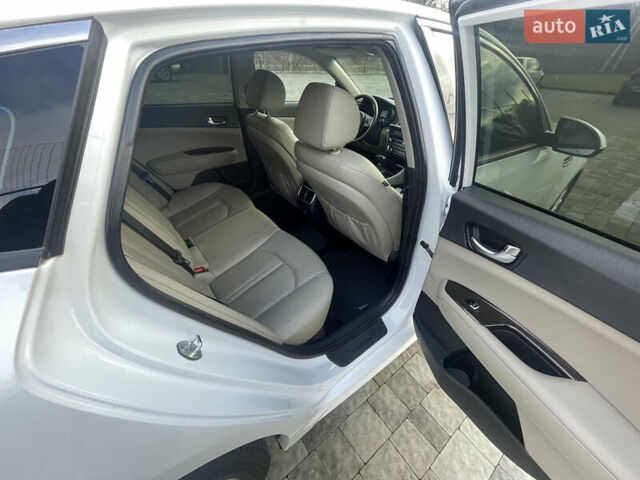 Белый Киа Оптима, объемом двигателя 2.36 л и пробегом 81 тыс. км за 13800 $, фото 11 на Automoto.ua