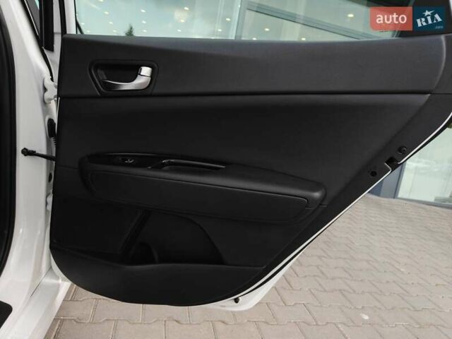 Белый Киа Оптима, объемом двигателя 2 л и пробегом 130 тыс. км за 16000 $, фото 16 на Automoto.ua