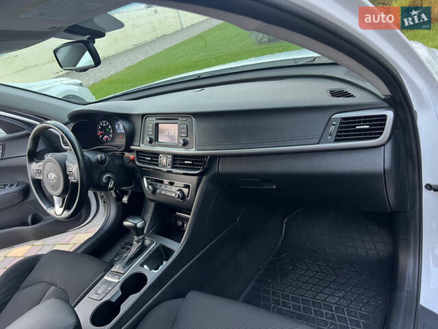 Білий Кіа Оптіма, об'ємом двигуна 2.36 л та пробігом 68 тис. км за 11500 $, фото 26 на Automoto.ua