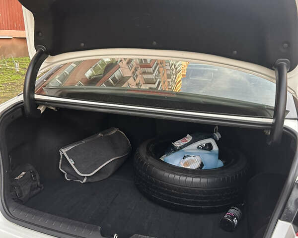 Білий Кіа Оптіма, об'ємом двигуна 2 л та пробігом 68 тис. км за 17500 $, фото 8 на Automoto.ua