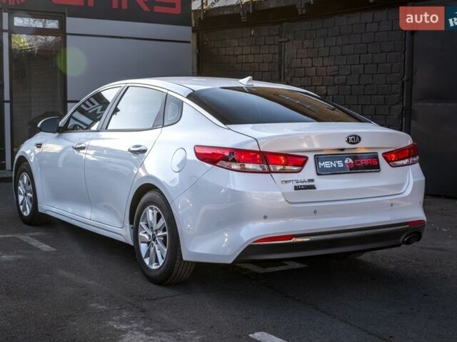 Білий Кіа Оптіма, об'ємом двигуна 2.36 л та пробігом 115 тис. км за 12000 $, фото 5 на Automoto.ua