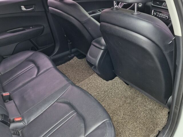 Белый Киа Оптима, объемом двигателя 2 л и пробегом 147 тыс. км за 12500 $, фото 6 на Automoto.ua