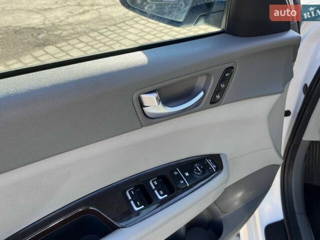 Белый Киа Оптима, объемом двигателя 2.4 л и пробегом 38 тыс. км за 16000 $, фото 10 на Automoto.ua