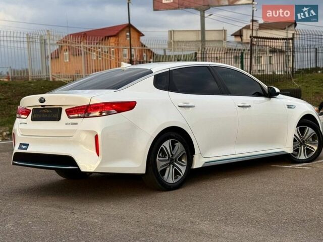 Білий Кіа Оптіма, об'ємом двигуна 2 л та пробігом 136 тис. км за 15700 $, фото 13 на Automoto.ua