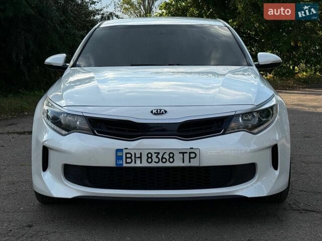 Білий Кіа Оптіма, об'ємом двигуна 2 л та пробігом 200 тис. км за 12700 $, фото 1 на Automoto.ua