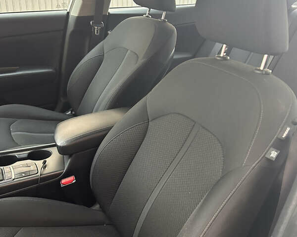 Білий Кіа Оптіма, об'ємом двигуна 2 л та пробігом 68 тис. км за 17500 $, фото 60 на Automoto.ua