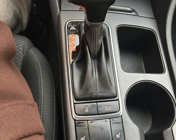 Білий Кіа Оптіма, об'ємом двигуна 2 л та пробігом 68 тис. км за 17500 $, фото 16 на Automoto.ua