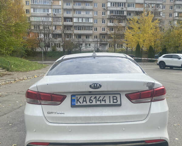 Киа Оптима 2017 в Киеве на Automoto.ua Белый Киа Оптима, объемом двигателя 2.36 л и пробегом 242 тыс. км за 8800 $, фото 2 на Automoto.ua