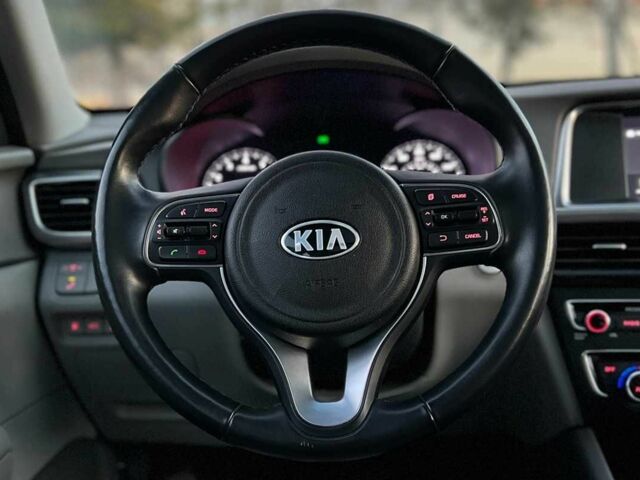 Білий Кіа Оптіма, об'ємом двигуна 2.4 л та пробігом 35 тис. км за 16000 $, фото 9 на Automoto.ua