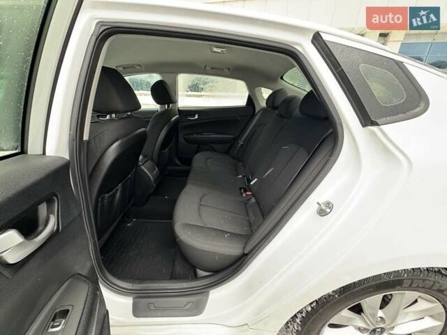 Білий Кіа Оптіма, об'ємом двигуна 2.4 л та пробігом 68 тис. км за 11700 $, фото 32 на Automoto.ua