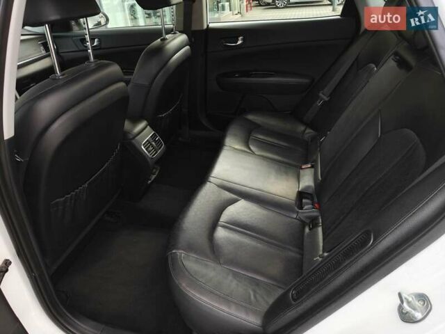 Белый Киа Оптима, объемом двигателя 2 л и пробегом 130 тыс. км за 16000 $, фото 7 на Automoto.ua