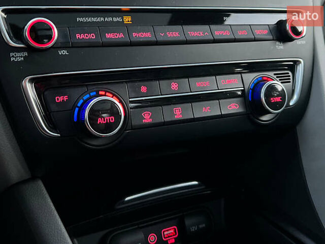 Белый Киа Оптима, объемом двигателя 2.4 л и пробегом 35 тыс. км за 16000 $, фото 16 на Automoto.ua