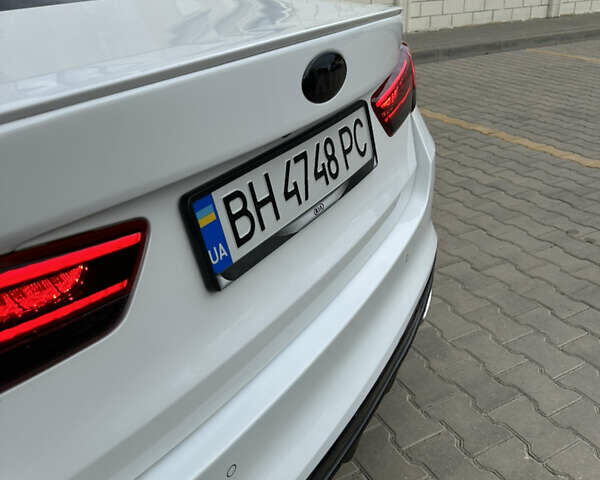 Білий Кіа Оптіма, об'ємом двигуна 2 л та пробігом 80 тис. км за 15900 $, фото 9 на Automoto.ua