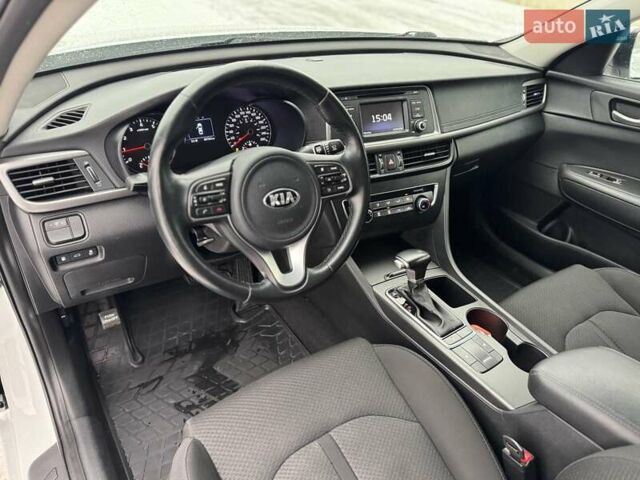 Білий Кіа Оптіма, об'ємом двигуна 2.4 л та пробігом 68 тис. км за 11700 $, фото 7 на Automoto.ua